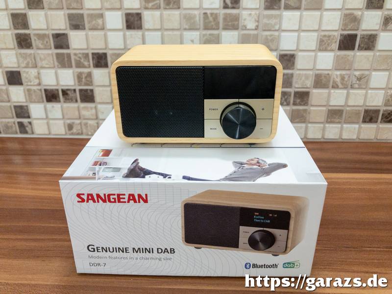 Sangean DDR-7 gyári dobozának tetején